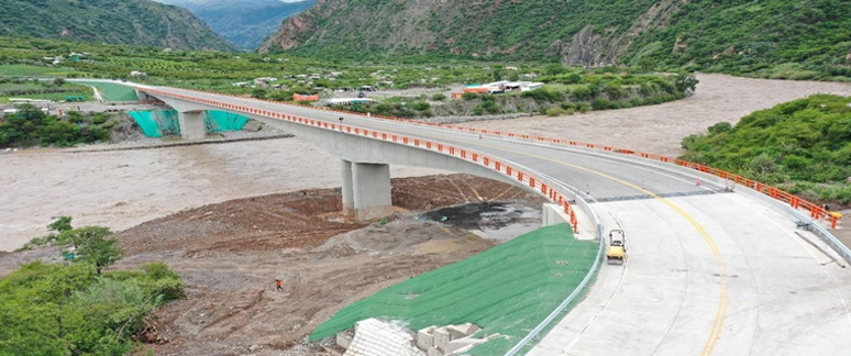 Fabricación y montaje de barandas metálicas para el Puente Vehicular Interregional Pampas II
